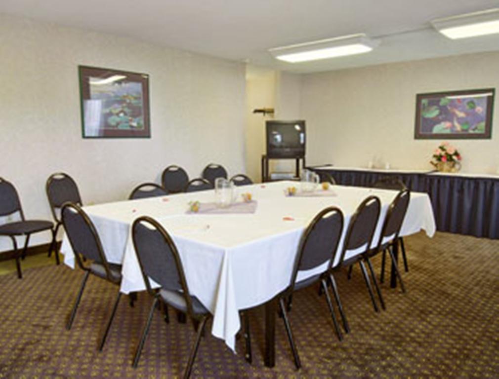 Perryville Hotel Instalações foto
